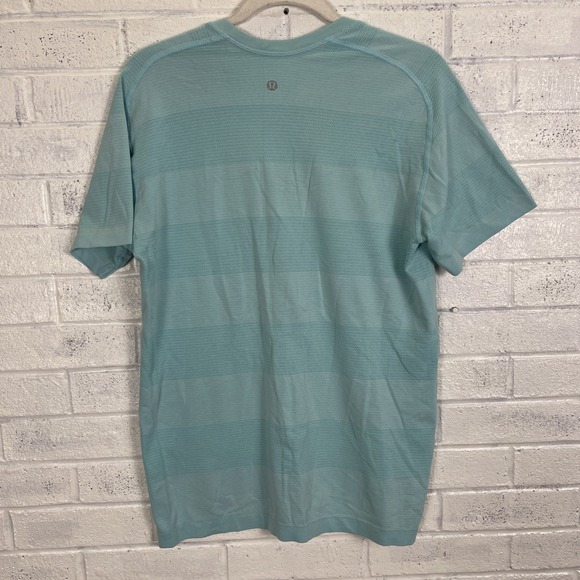 Lululemon Lightweight Short Sleeve V-Neck T-Shirt Mens Size M Turquoise Stripe - Picture 2 of 8